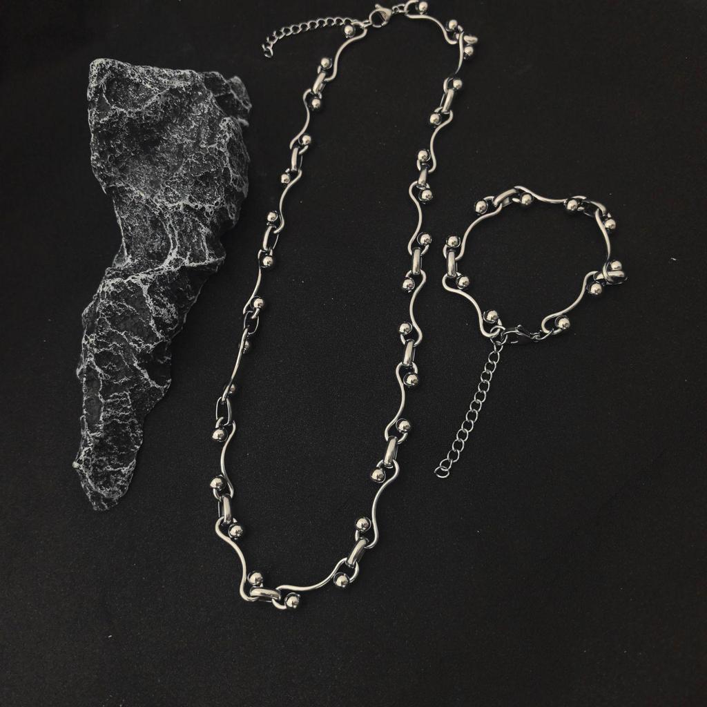 2025 European & American Stylish Layered Jewelry Set: Interlocking Chunky Chain Necklace & Bracelet with Titanium Steel Bead Chain.