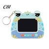 Wiederverwendbares Schreibblock Mini Zeichenbrett Schlüsselanhänger für Kinder, Cartoon Frosch mit Schlüsselring, Hängendes Kritzel Skizze Schultasche LCD Tablet Anhänger