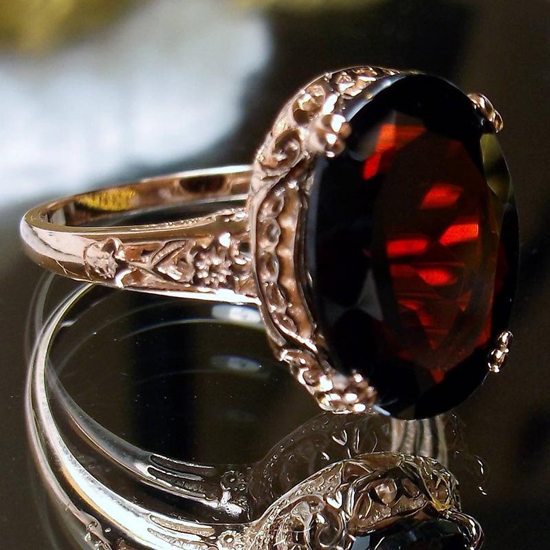 Huitan Retro Red Zircon Ring - Elegant Women's Statement Jewelry for Events