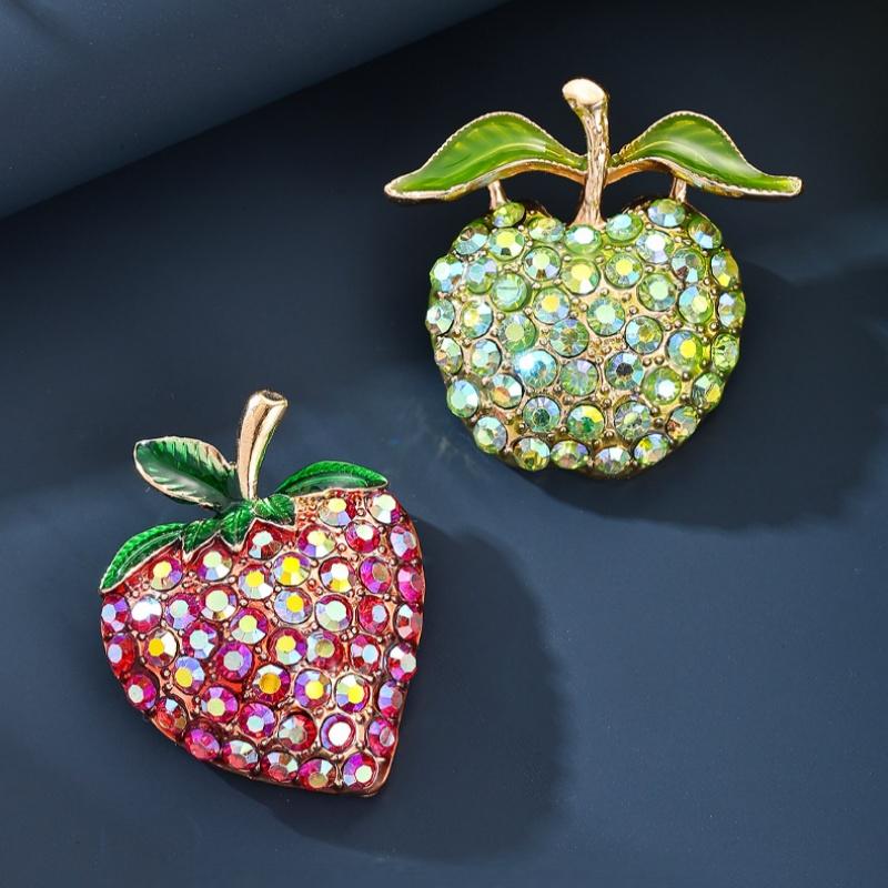 Light Luxury Strawberry Sweet Enamel Brooch Cute Fruits Badge Fashionable Clothing Accessories Corsage Gifts