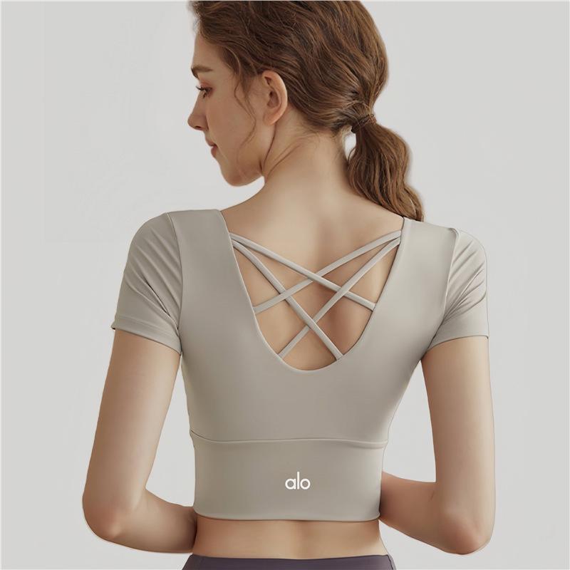 

Жіноча футболка з коротким рукавом Alo Yoga з вбудованими чашечками для фітнесу та пілатесу M (Weight 100-110 lbs)