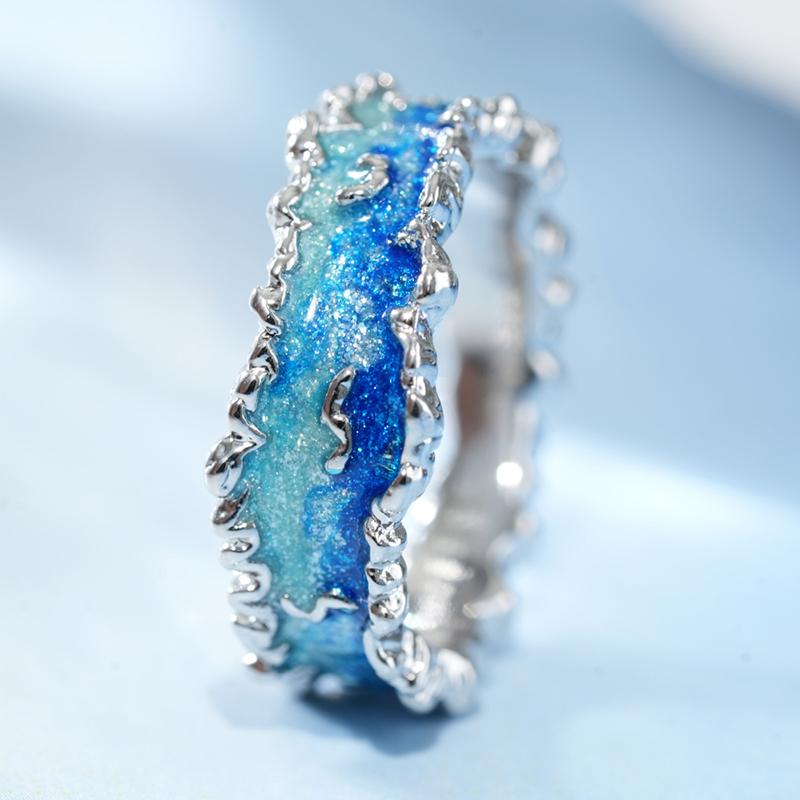 Huitan Einzigartiges Design Ozeanwelle Blaue Emaille Ringe für Damen Kupferfarbe Exquisite Sommerurlaubs-Accessoires Statement-Schmuck