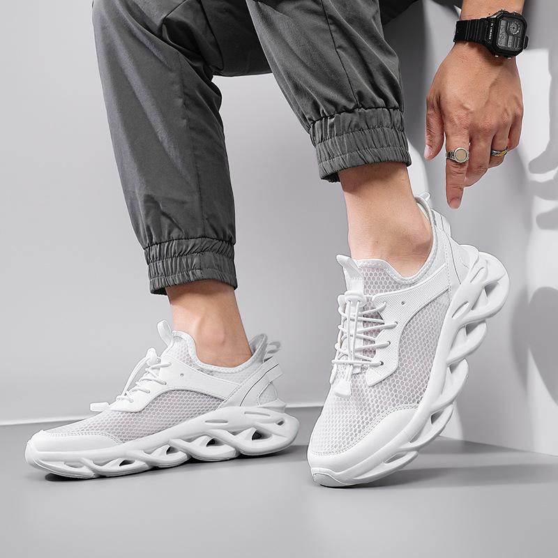 22 Summer Large Size Casual New Mesh Sports Shoes Twist Sole Youth New Shoes