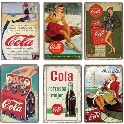 Segnali Metallici Decorativi Cola Lattine Poster Vintage Ragazze Bevono Bottiglie Cola Targhe Metalliche Decorazione Murale Uomo Buco Bar Club Ristorante Casa
