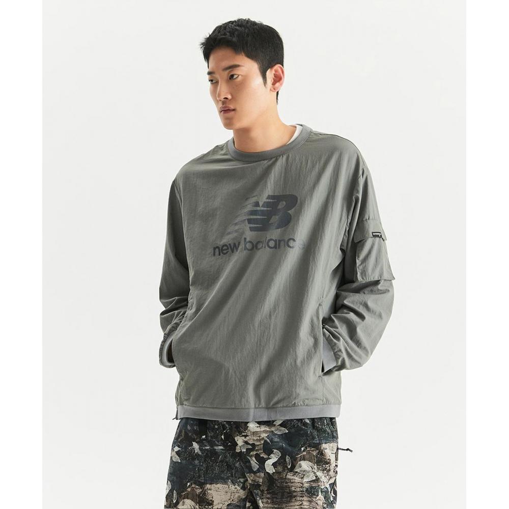 

NEW BALANCE NBNCD31053 UNI Essential Тканый полуоблегающий фисте (СЕРЫЙ)