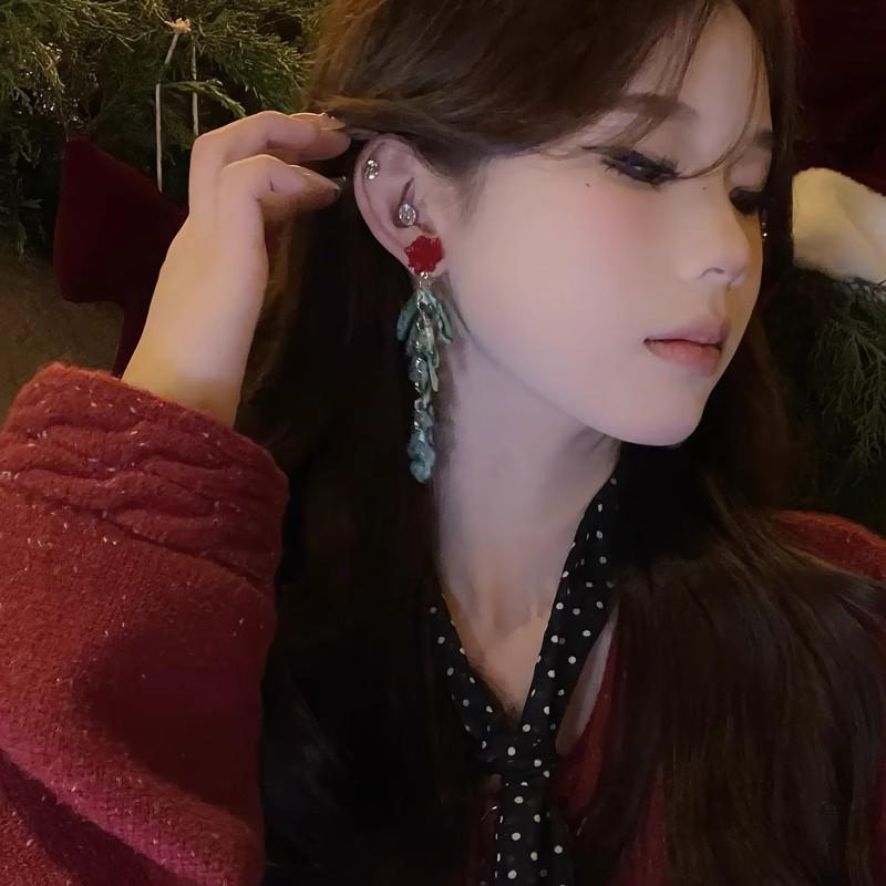 Spicy Girl Vibe: 2025 Sweet & Cool Niche Tassel Earrings - Chic & Slimming Long Design