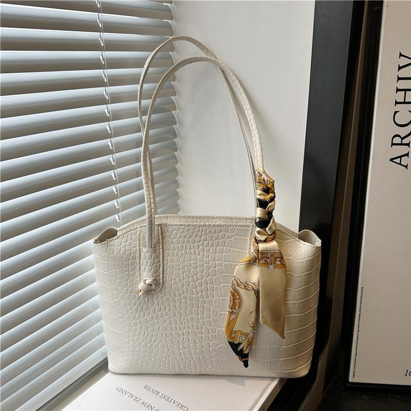 New crocodile texture fish pattern women's shoulder bag fashionable and elegant versatile commuter large-capacity tote bag