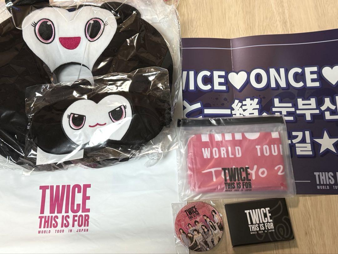 

[USED] TWICE THIS IS FOR Upgrade Bonus - Includes slogan and silver tape