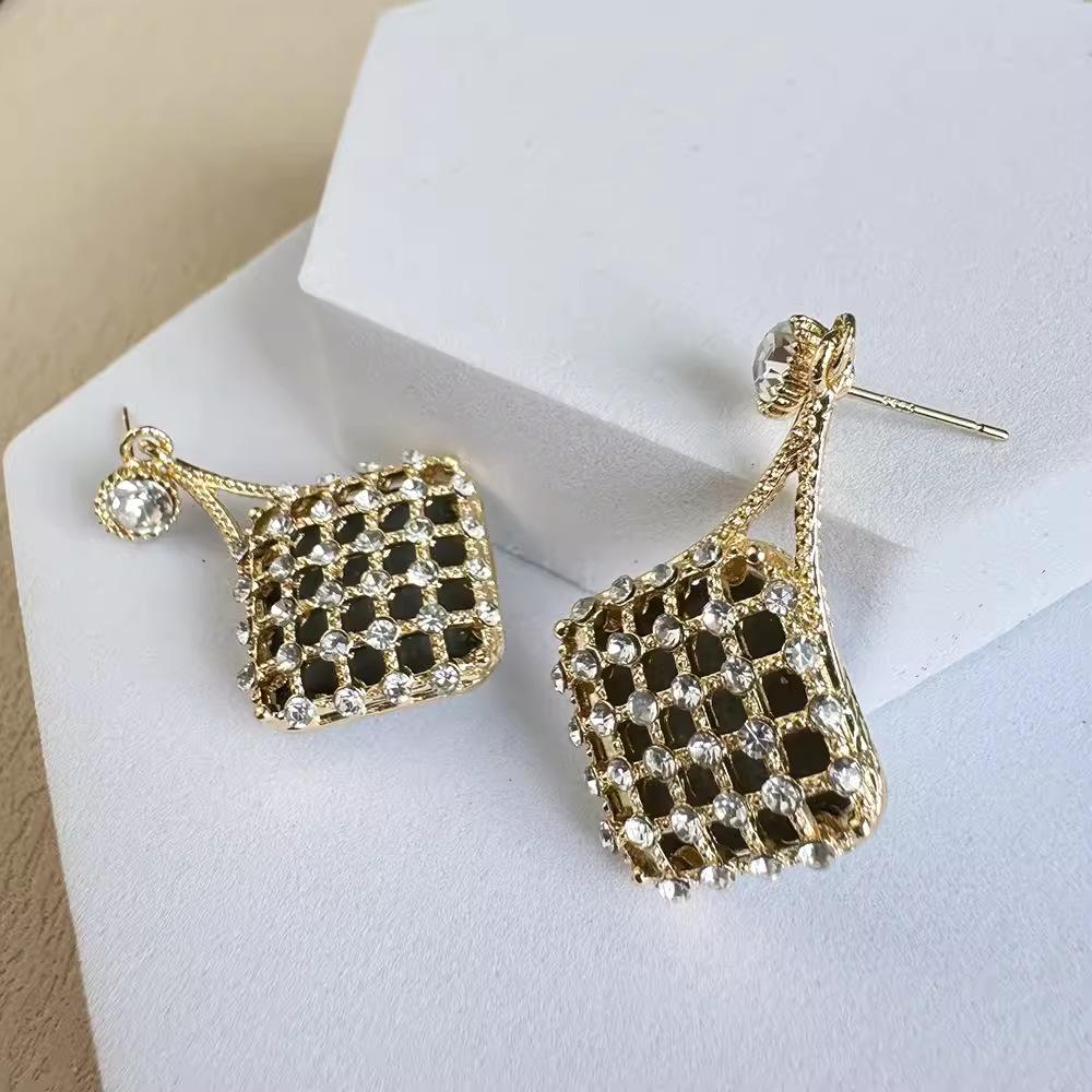 High-End Metal Hollow Rhombus Stud Earrings Fashion Versatile Temperament Trend Earrings Niche Design Light Luxury Women