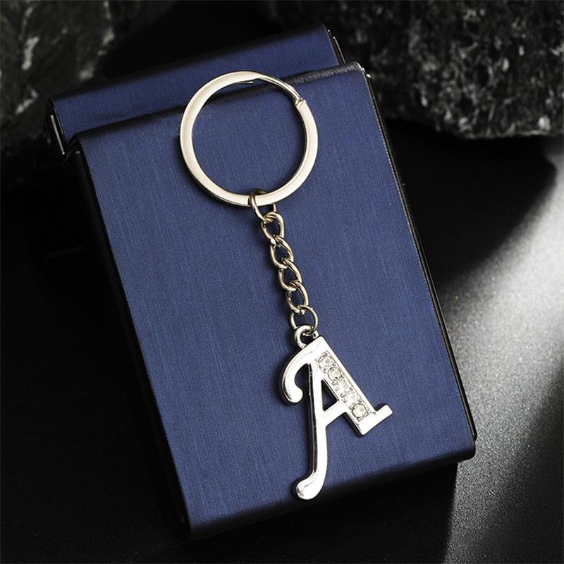 Porte-clés Mode Alphabet A-Z Charms Lettre Tendance Créatif Porte-clés 26 Initiales Pendentif Accessoires de Décoration de Sac à Dos Cadeau