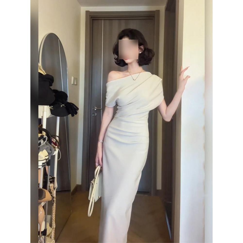Women's summer slim-fit one-word shoulder-length dress shows figure, waist-wrapped hip skirt temperament, senior slanted shoulder short-sleeved dress