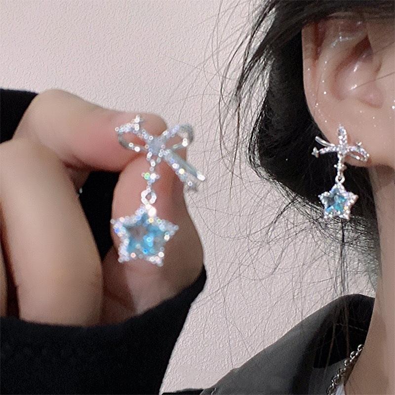 

Full of diamonds, blue star stud earrings, women s high-end niche design earrings, sweet and cool style earrings, Korean popular accessories