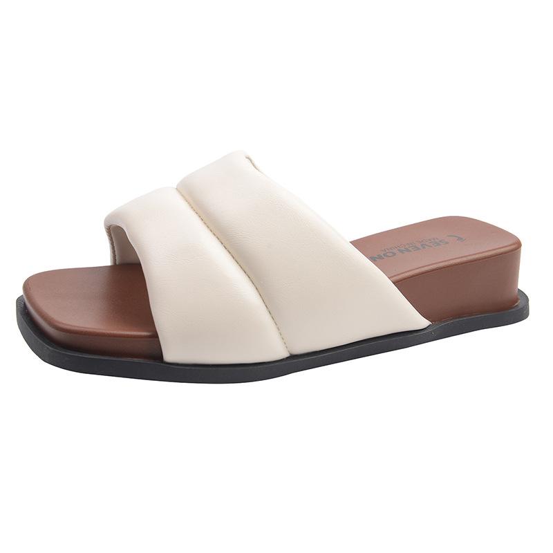 

Low-heeled French one-line sandals women s shoes are fashionable for wearing 2025 new summer versatile seaside silver sandals 35