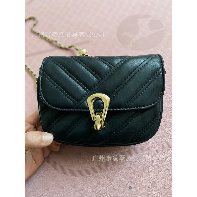 

Сумка-цепочка ромбовидной формы женская новая фактурная темпераментная нишевого дизайна на плечо кроссбоди маленькая квадратная сумка чёрный