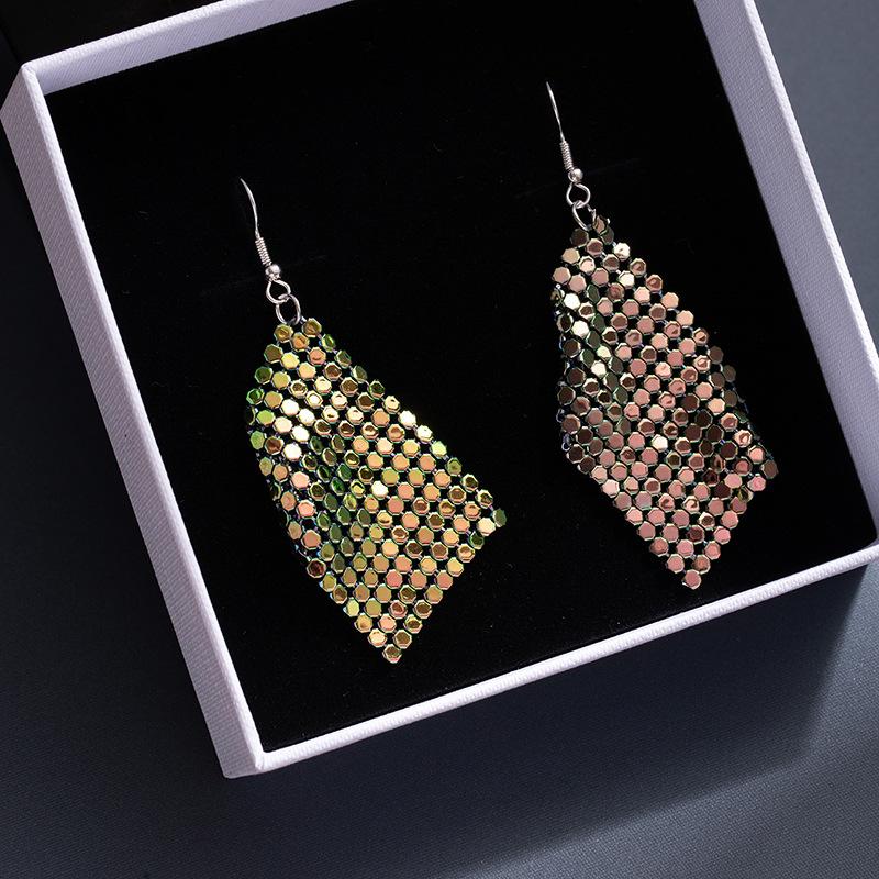 

Colorful Sequined Fringed Earrings, High-End Square Geometric Long Earrings, Fashionable And Personalized Earrings.