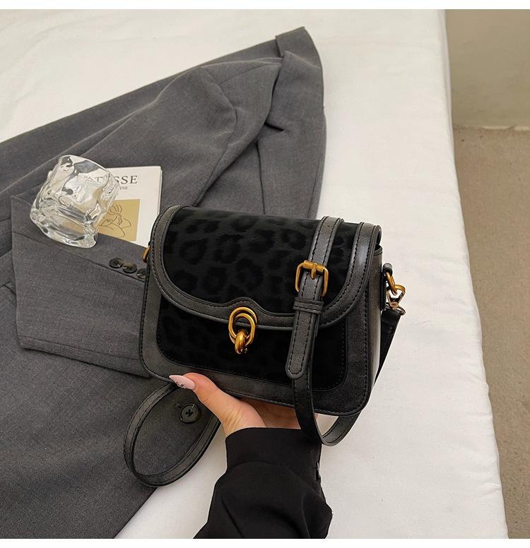 Retro popular small bag women 2025 new foreign style leopard print small square bag Korean version niche design shoulder messenger bag