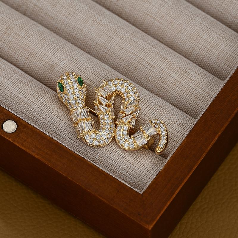 XZ60313 Snake Brooch Women's High-end Anti Glare Chest Flower Exquisite Light Luxury Style Brooch