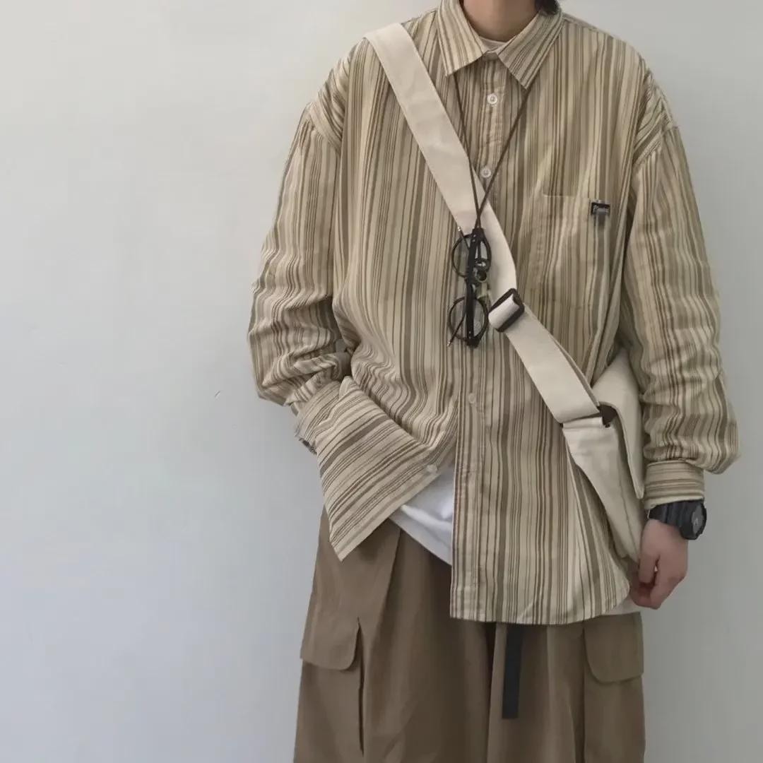 

Мужская рубашка с длинным рукавом в японском ретро-стиле в полоску — весна/осень, свободный крой, модный стиль унисекс. L хаки