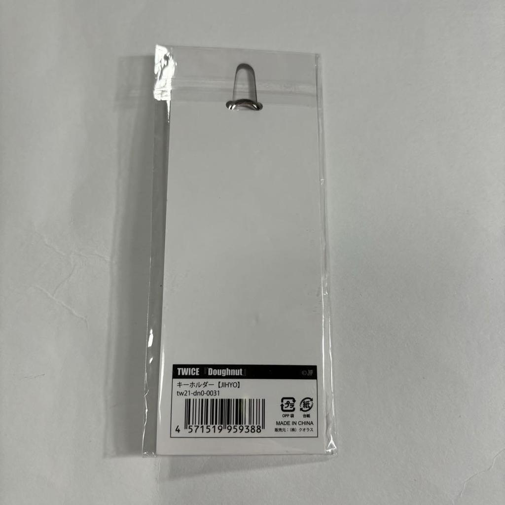 [USED] TWICE Jihyo doughnut can badge keychain
