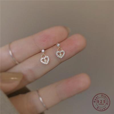 925 Sterling Silber Europäische kleine Kristallherz-Beschichtung 14 Karat Gold Ohrstecker Damenmode Exquisiter Jubiläumsschmuck