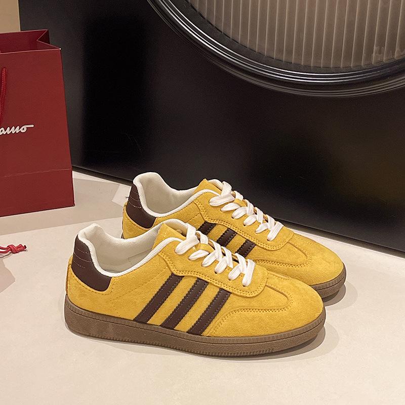 2025 women's spring and summer new retro versatile little white shoes cream white niche design sports and leisure shoes