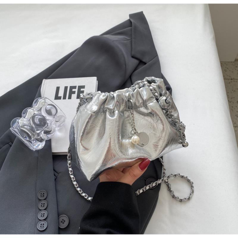 

Niche Design Pleated Cloud Crossbody Bag - Large Capacity, Versatile Fashion Bucket Bag серебряный