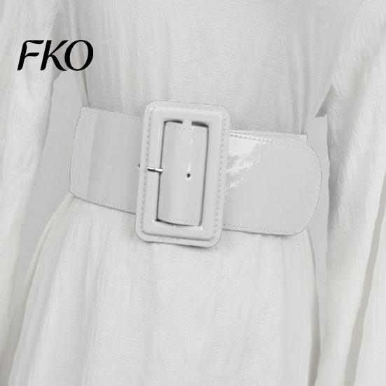 Ceinture en Simili Cuir Taille Réglable Ceinture Femme, Large Ceinture Élastique de Taille Accessoire avec Boucle Carrée, Robe Extensible Mode Flexible Stretch