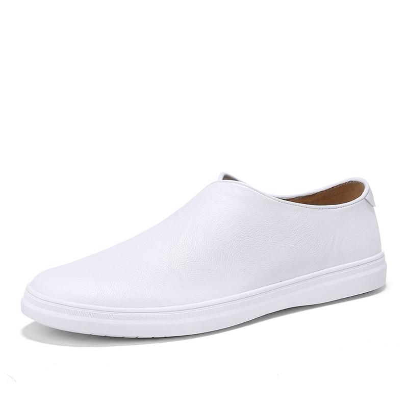 Brittiska herrskor med trendiga detaljer, minimalistiska, nya stilar, herrskor i äkta läder, mjuka sulor, bekväma låga loafers