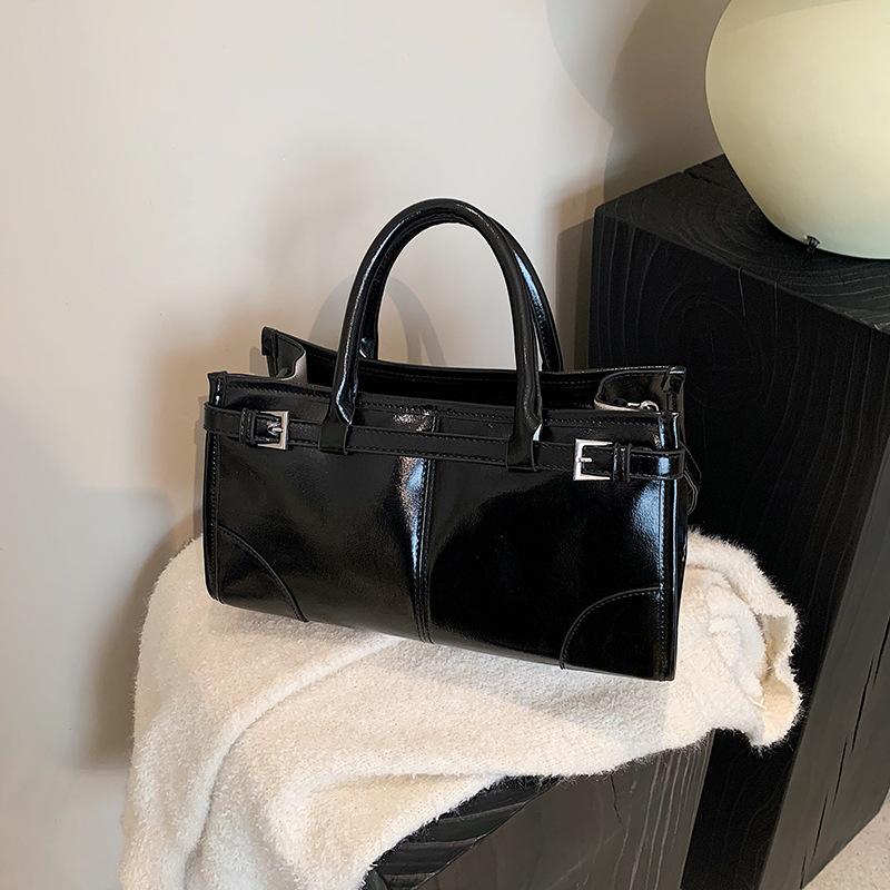 

2026 New Fashiable Colorblock Women s Commuter Crossbody Bag Retro Large Capacity Shoulder Bag with WaxInfused Leather чёрный