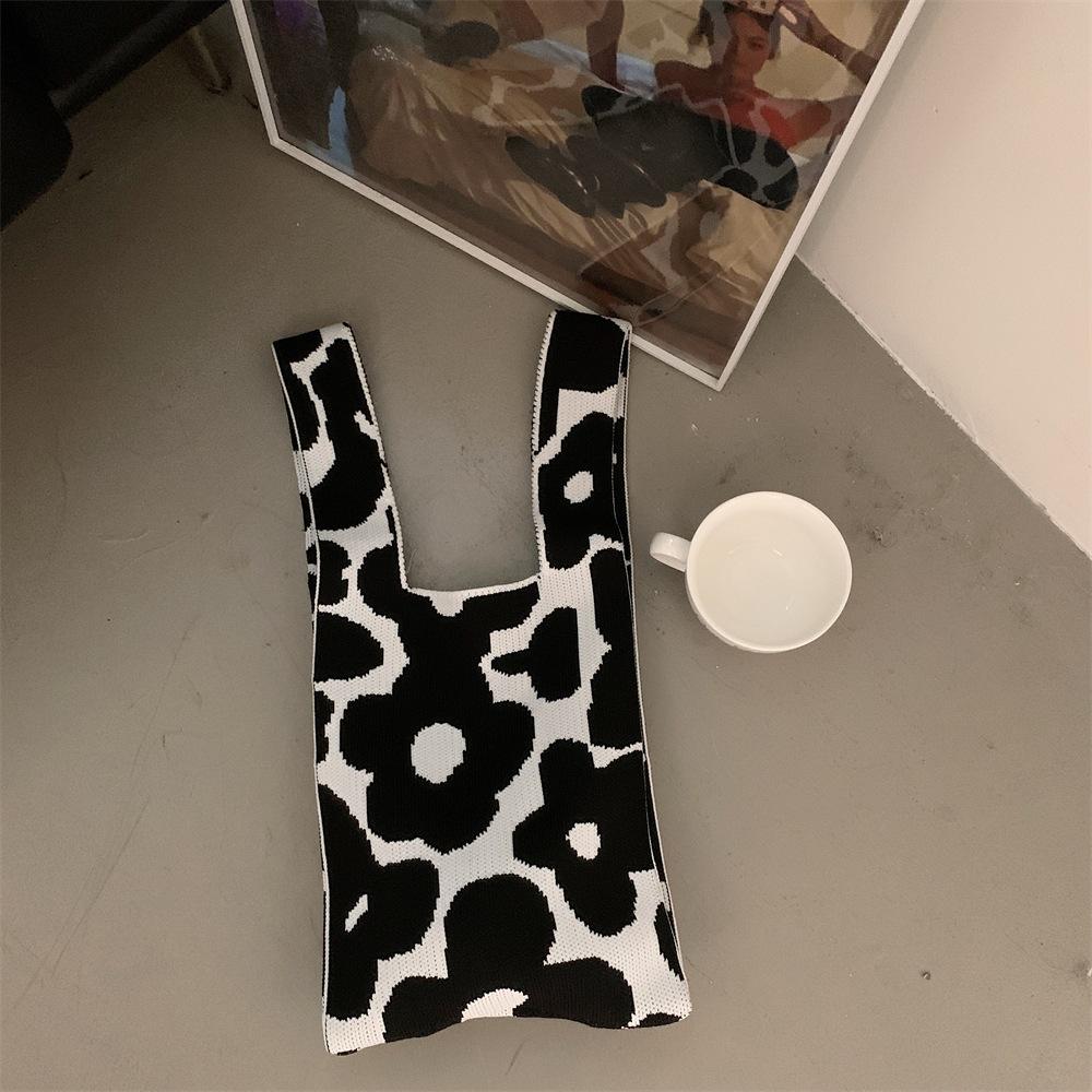 22 Knitted Shoulder Bag Woven Flower Clutch Bag Contrasting Color Handbag Portable Shopping Bag Walking Bag