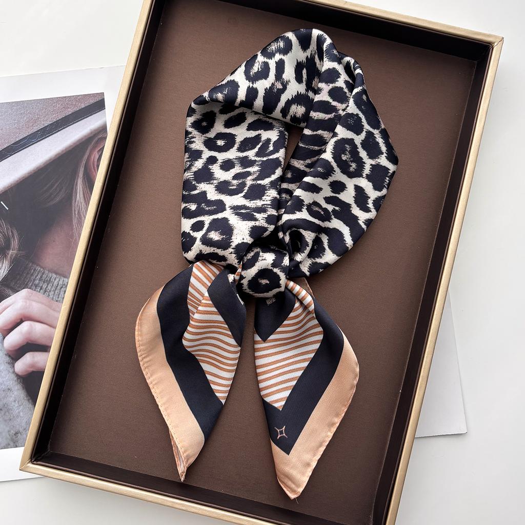 Design Stampa Leopardo Foulard Quadrato Sensazione Seta Fazzoletto da collo Bandana Sciarpa Wrap per Testa Fazzoletto per Capelli Cravatte