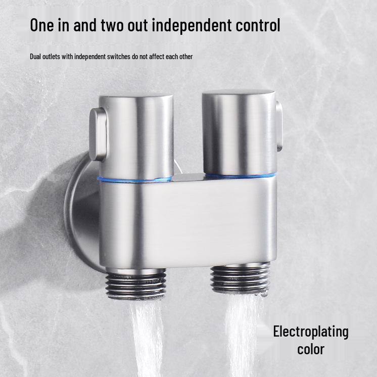 

Набор медных угловых вентилей с двойным управлением и регулируемым пистолетом-распылителем для бытовой уборки. 1