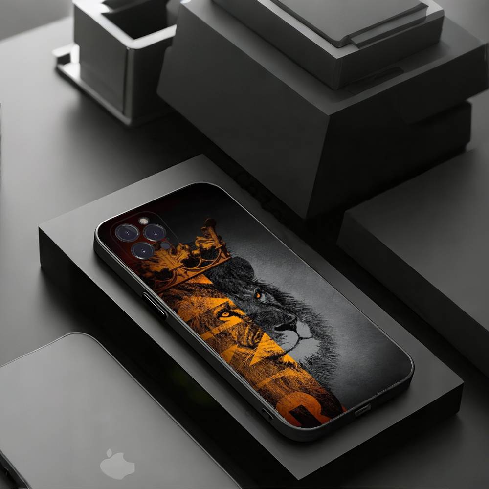 Lion Pattern Phone Cases For iPhone 17 16 15 14 13 12 11 Pro Max Plus Luxury Camera Protection Plastic