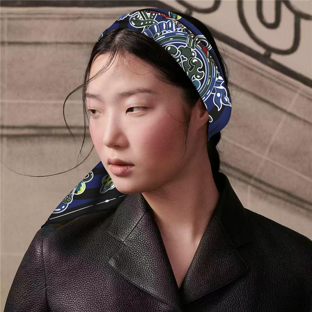 New 70CM Curled Twill Silk Scarf Women Fashion Double Side Printed Square Scarves Wraps Echarpes Foulards Femme Hijab