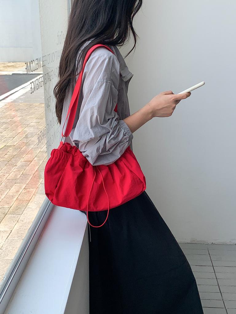 Nylon Pleated Bag Drawstring Light and Casual New Shoulder Bag Bag Niche Design Lazy Messenger Bag Woman