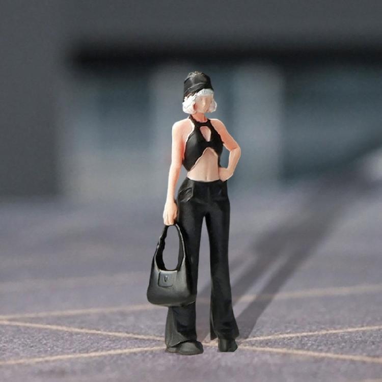 Simulation 1/64 Scale Miniature Figure Doll Resin Figurine with Fine Detail For Hobbyists And Scene Setting Accessories
