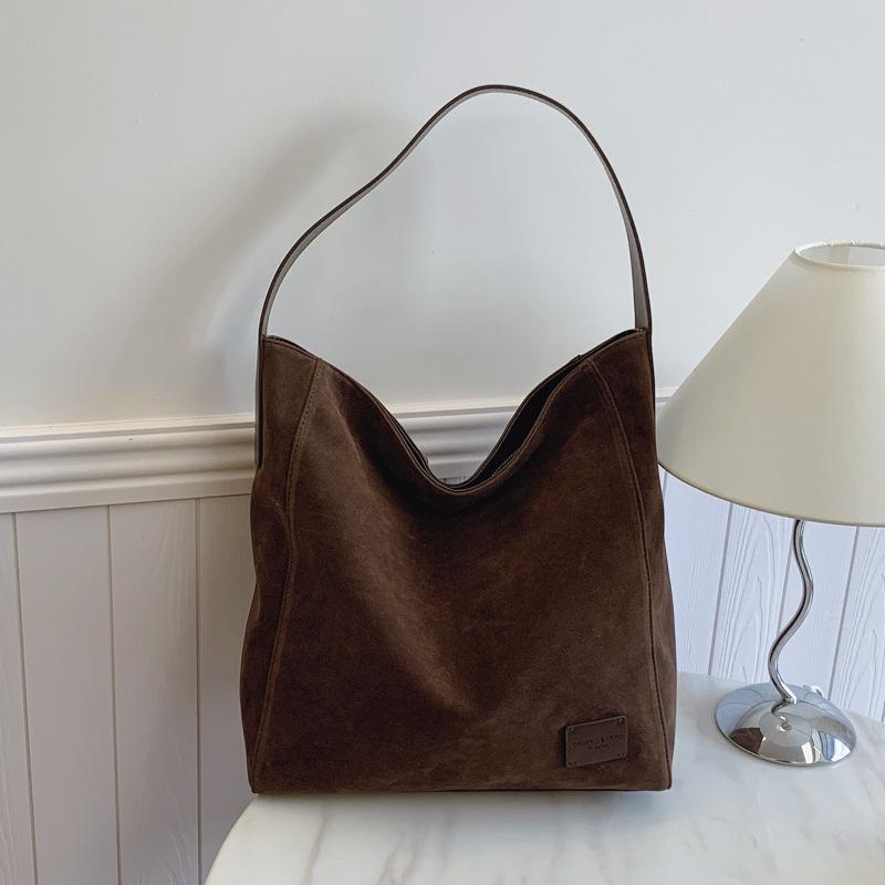 Large capacity tote bag women's new autumn and winter matte commuter bag retro versatile shoulder bag