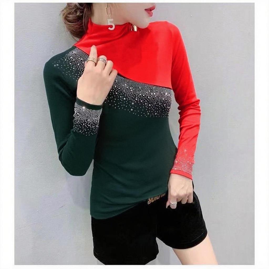 Camiseta Base de Manga Larga con Bloques de Color, Pedrería y Cuello Semi Alto, Forrada de Forro Polar para Mujer - Moda Otoño/Invierno 2025.