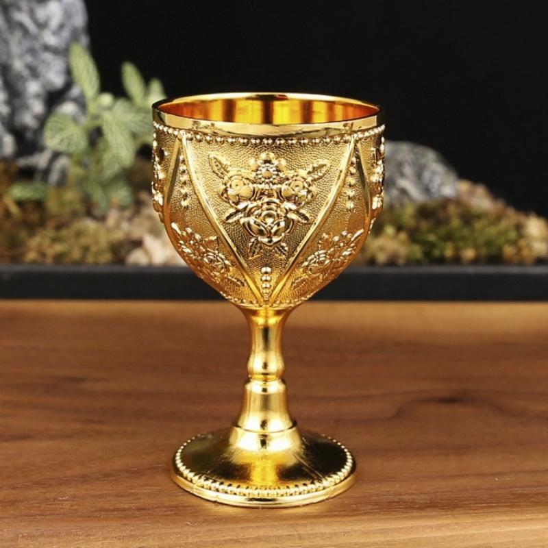 European Vintage Wine Glasses, Carved Mini Spirit Vodka Cup, Red Alloy Portable Spirits Goblet, sWedding Decoration, 30ml,1pcs