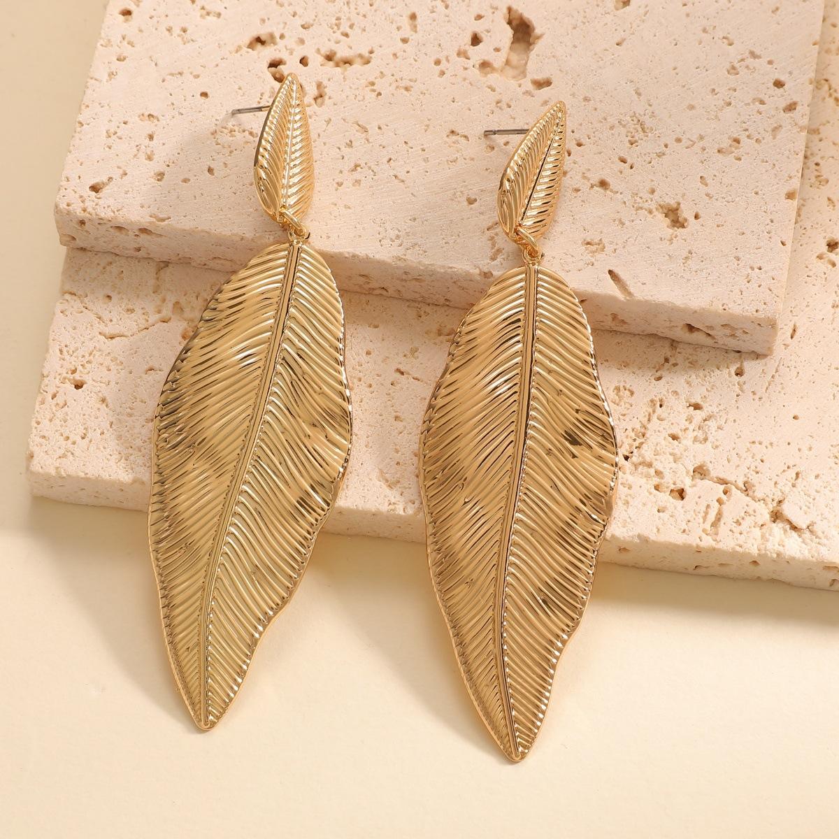 

DIGADAGU Alloy Feather Leaves Tassel Dangle Earrings Women s Simple Retro Earrings Women s Party Zircon Accessories золотистий