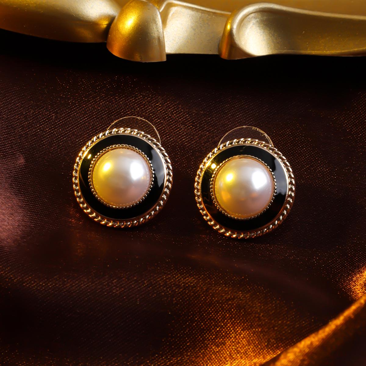 

Elegant Enamel Drip Pearl Stud Earrings - Versatile Style
