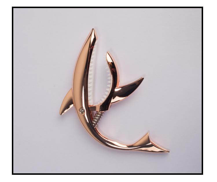 Shark Capo: Zinc Alloy Transposition Capo for Folk Guitar with Flannel Bag Packaging.
