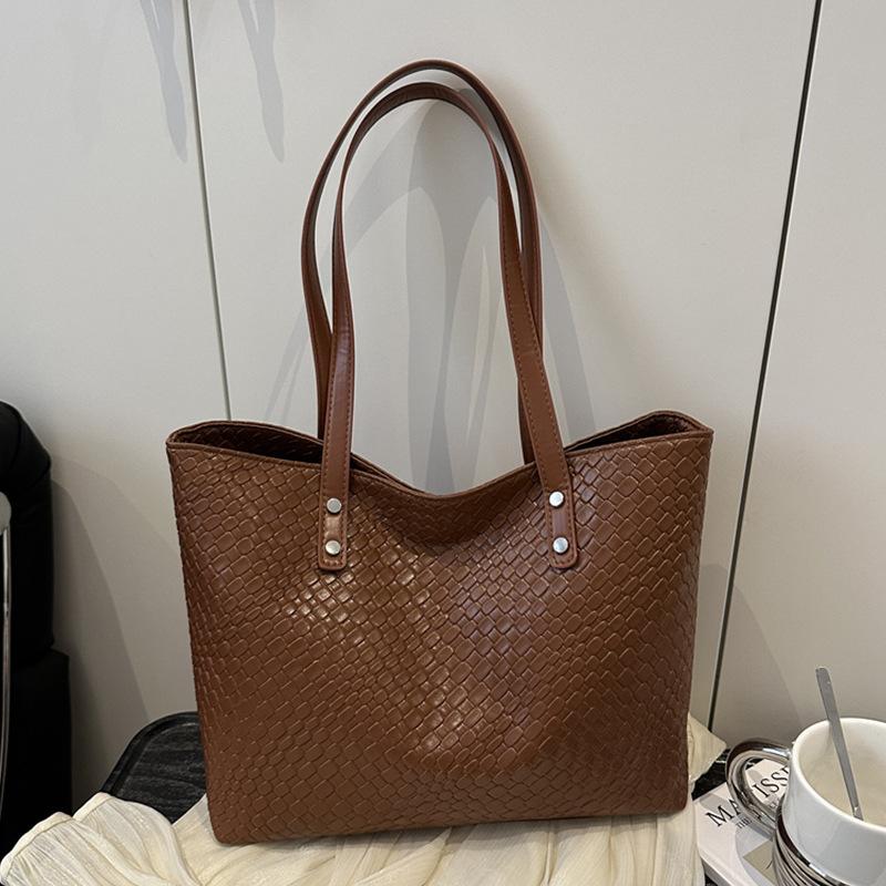 

Модная ретро сумка большой вместимости женская 2025 новая простая повседневная портативная сумка-тоут модная сумка через плечо подмышку коричневый