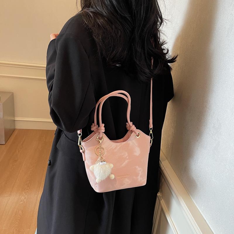 Autumn and winter simple large-capacity commuter underarm bag women's bag 2025 new tote bag versatile oil wax leather shoulder bag