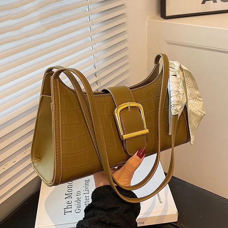 Spot high-end niche design bag women's 2025 new versatile fashion shoulder underarm bag burst baguette bag