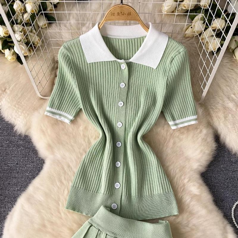 Søtt Todelt Collegesett for Kvinner Sommer Sexy Polo Krage Kortermet Knapper Strikket Topp og Elastisk Midje Mini Plisséskjørt Drakter