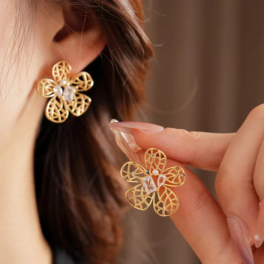 Zircon Hollow Grid Flower Earrings for Women 2025 Fashion Versatile Simple Temperament Stud Earring High-end Accessories