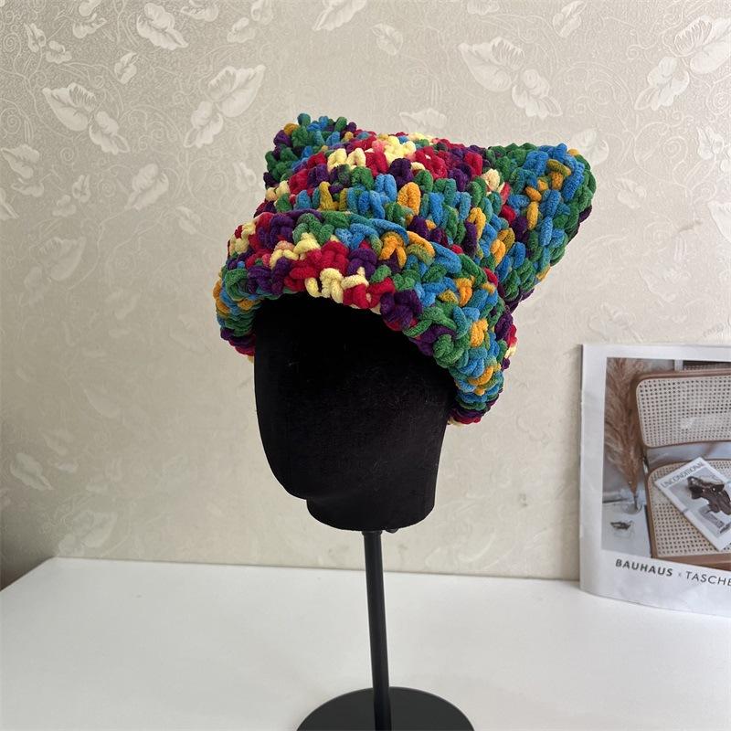 

Autumn and winter coarse colored wool hand-woven hat female concave shape cute face small pullover hat cat ears M（56-58cm） зелений