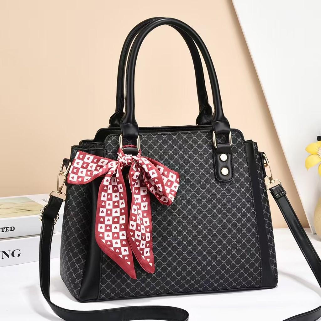 Fashionable Pu Tote Bag For Women With Stylish Plaid Design And Soft Structure