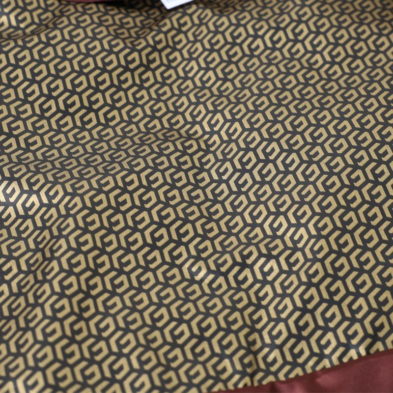 Nadměrná velikost XL-6XL Dámská krátká prošívaná bunda středního věku Zimní svrchní oděv s kapucí Elegantní výšivka Hřejivé péřové kabáty